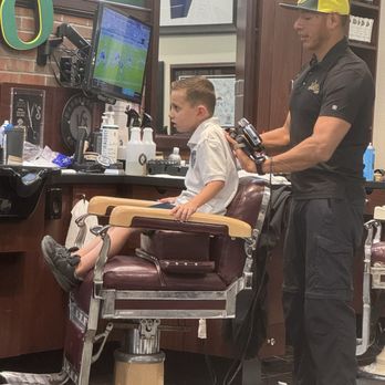 V's Barbershop Arcadia - Back massage! - Barbers Near Me - Phoenix, Arizona V's Barbershop Arcadia - Back massage! - Barbers Near Me - Phoenix, Arizona