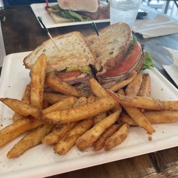Cafe Destin - Club Destin - Cafes Near Me - Destin, Florida