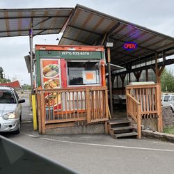 Mi Pueblo - Drive through and deck porch area to sit