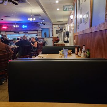 Catfish Parlour - Inside - Seafood Near Me - Austin, Texas