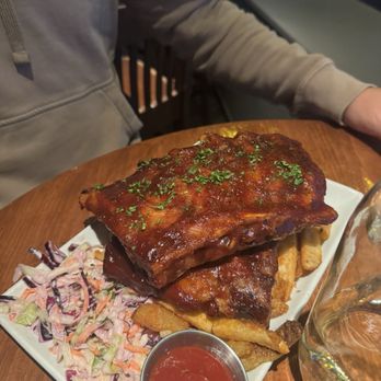 Beacon Pub & Eatery - Pubs Near Me - Whistler, British Columbia