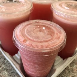 Agua de sandía (watermelon juice) y smoothie de fresa y sandia (watermelon and strawberry smoothie). There is no dairy in the smoothie. Agua de sandía (watermelon juice) y smoothie de fresa y sandia (watermelon and strawberry smoothie). There is no dairy in the smoothie.