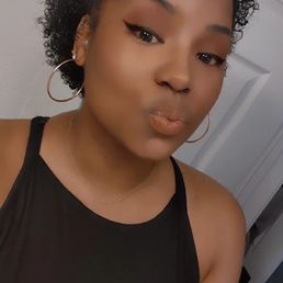 A day later, simple glam on the go in this heat with a beautiful new short cut