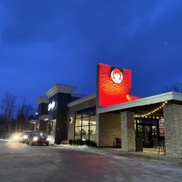 the front of the restaurant at night