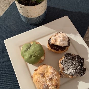 Beard Papa's Koreatown - Smores, Cookie Dough, Green Tea, Oreo - Desserts Near Me - Los Angeles, California Beard Papa's Koreatown - Smores, Cookie Dough, Green Tea, Oreo - Desserts Near Me - Los Angeles, California