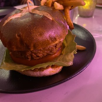 P.S. Kitchen - PS burger - Vegetarian Near Me - New York, New York