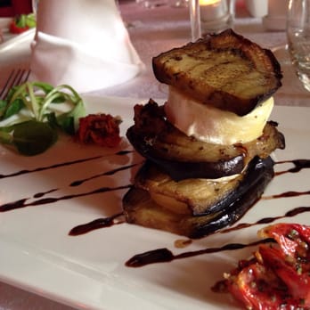 Auberge De L'Ecluse - Millefeuille d'aubergines et chèvre ! - French Near Me - Cours Les Barres, 18