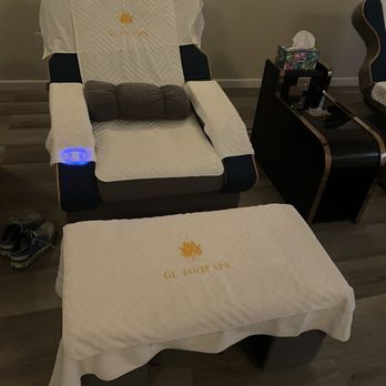 GL Foot Spa - Super comfy chair used for foot and leg massage - Massage Near Me - Folsom, California