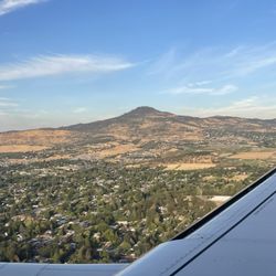 Rogue Valley International-Medford Airport - MFR - View of Roxy Ann flying into Rogue Valley International Airport.