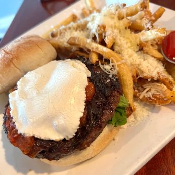 Coleman Public House - Barnyard Burger - Bars Near Me - Mount Pleasant, South Carolina Coleman Public House - Barnyard Burger - Bars Near Me - Mount Pleasant, South Carolina