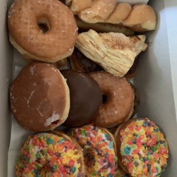 Earl's Donuts - Boston cream, fruity pebbles, apple turn over, maple bacon bar and some more that I can't remember names. DELICIOUS!!!!! - Donuts Near Me - Chatsworth, California Earl's Donuts - Boston cream, fruity pebbles, apple turn over, maple bacon bar and some more that I can't remember names. DELICIOUS!!!!! - Donuts Near Me - Chatsworth, California