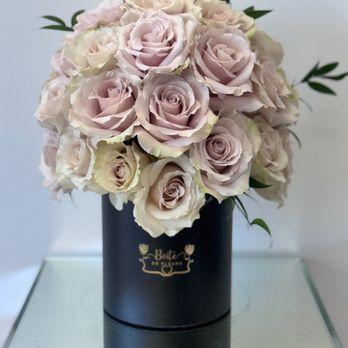 Boite De Fleurs - Quicksand Roses - Florists Near Me - Phoenix, Arizona Boite De Fleurs - Quicksand Roses - Florists Near Me - Phoenix, Arizona