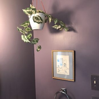 Dockside Bed & Breakfast - The bathroom with plastic plants - Bed & Breakfast Near Me - Souris, Prince Edward Island Dockside Bed & Breakfast - The bathroom with plastic plants - Bed & Breakfast Near Me - Souris, Prince Edward Island
