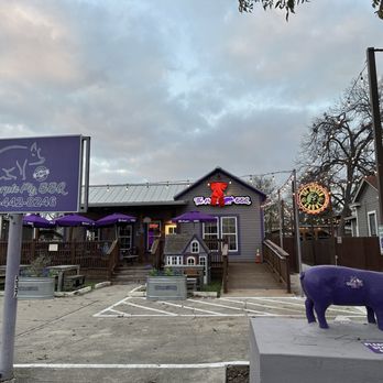 The Purple Pig BBQ - Outside - Barbeque Near Me - Schertz, Texas The Purple Pig BBQ - Outside - Barbeque Near Me - Schertz, Texas