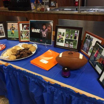 Mountain Mike's Pizza - National Football signing celebration - Pizza Near Me - Pinole, California