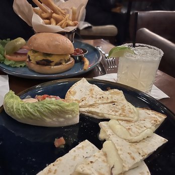 La Fiesta Lounge - Quesadilla and Green Chile Cheeseburger - Lounges Near Me - Santa Fe, New Mexico La Fiesta Lounge - Quesadilla and Green Chile Cheeseburger - Lounges Near Me - Santa Fe, New Mexico