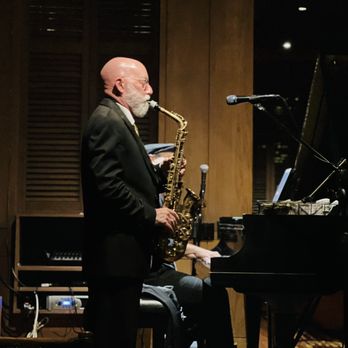 Lewers Lounge - Jazz musician Rocky! - Jazz & Blues Near Me - Honolulu, Hawaii Lewers Lounge - Jazz musician Rocky! - Jazz & Blues Near Me - Honolulu, Hawaii