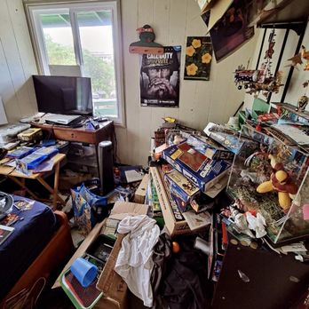 KB Declutters - Bedroom before - Home Organization Near Me