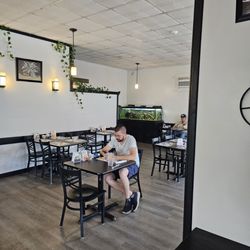5 Leaf Clover - Restaurant inside right view