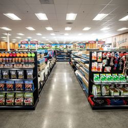 Kahoots Feed & Pet - Interior Pet Supply Section