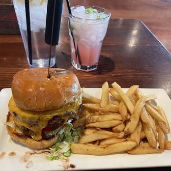 Cold Beers & Cheeseburgers - Build your own impossible burger with a raspberry mojito - Burgers Near Me - Maricopa, Arizona
