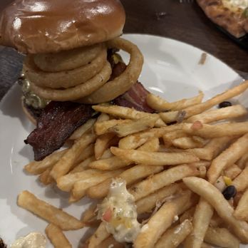 Steam Plant Restaurant & Brew Pub - Smokehouse burger - Brewpubs Near Me - Spokane, Washington