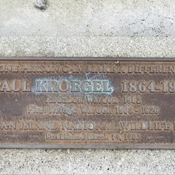 Paul Kroegel Statue