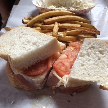 Primanti Bros. Restaurant and Bar - Sandwiches Near Me - Pittsburgh, Pennsylvania