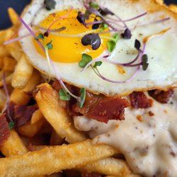 Chase Club - Breakfast Poutine