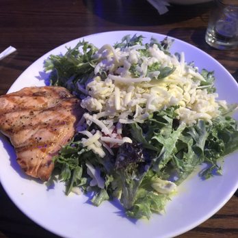Kona Grill - Baltimore - Salmon Salad - New American Near Me - Baltimore, Maryland
