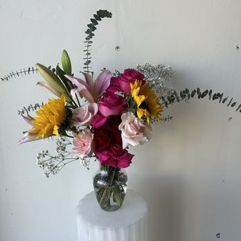 The Gardena Florist - Beautiful birthday bouquet Gardena Florists arranged for me! - Florists Near Me - Gardena, California The Gardena Florist - Beautiful birthday bouquet Gardena Florists arranged for me! - Florists Near Me - Gardena, California
