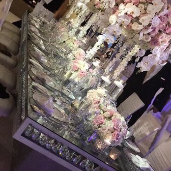 The Finishing Touch Wedding Design - Gorgeous flowers at the reception - Wedding Planning Near Me - Corona, California The Finishing Touch Wedding Design - Gorgeous flowers at the reception - Wedding Planning Near Me - Corona, California