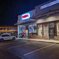 Magical World Pizza - Here we have a brightly lit restaurant with an unlocked door and a fool of an employee who doesn't know how to communicate with people.