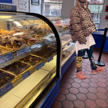 Mike's Pastry - Bakeries Near Me - Boston, Massachusetts Mike's Pastry - Bakeries Near Me - Boston, Massachusetts