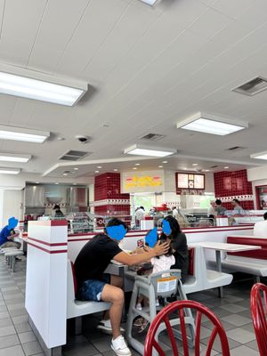 In-N-Out Burger by null