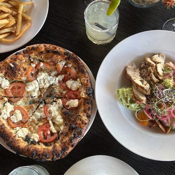Park Winters Dining - Pizza , fries , salad , margaritas and mimosas - New American Near Me - Winters, California