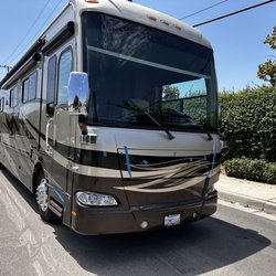 J & L RV Repair - Here's the front cap. They're supposed to paint the full cap. They only paint a quarter of it and left the upper half looking horrible