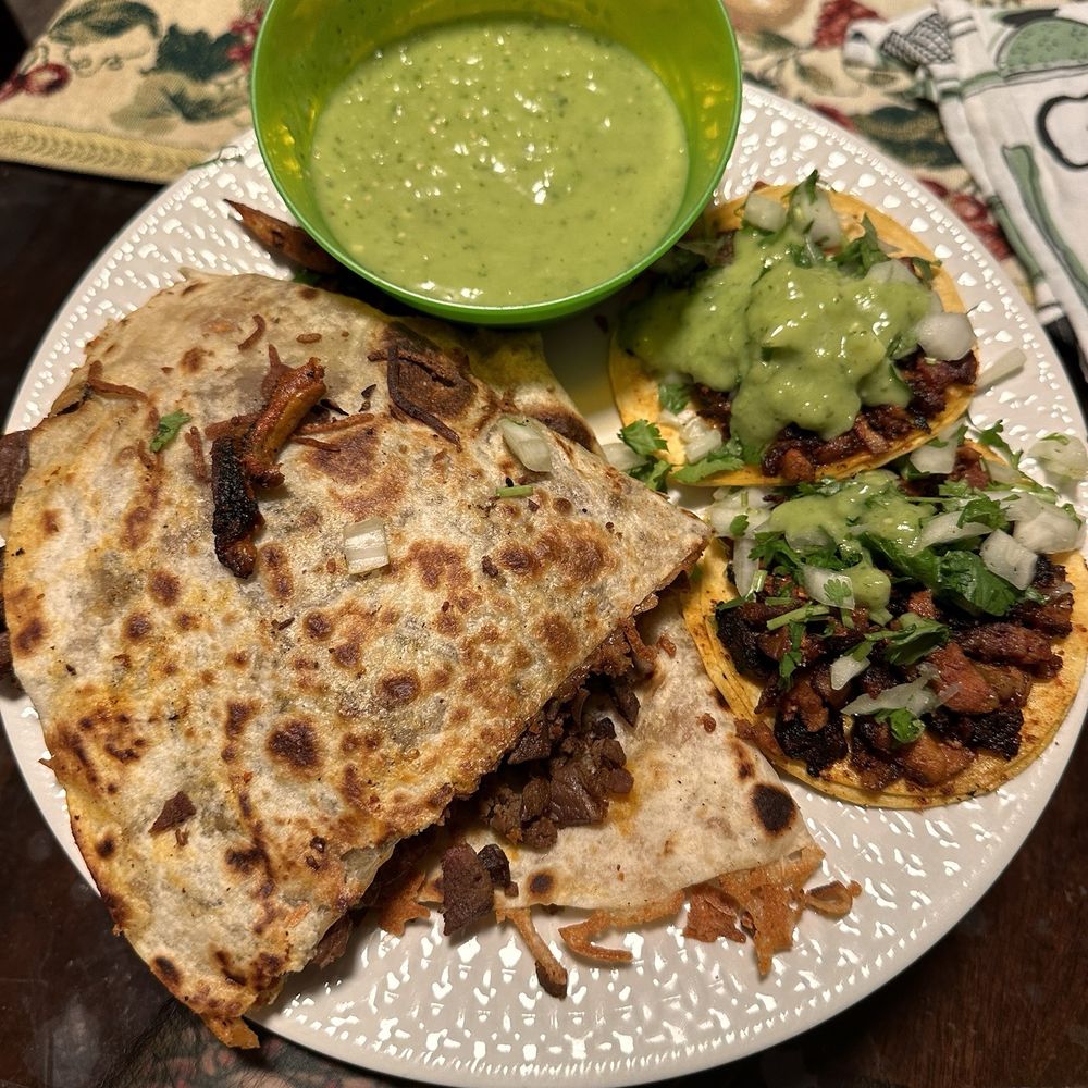 Tacos Manuel - Quesadilla de carne asada 2 tacos de alpastor - Mexican Near Me - Fairfield, California
