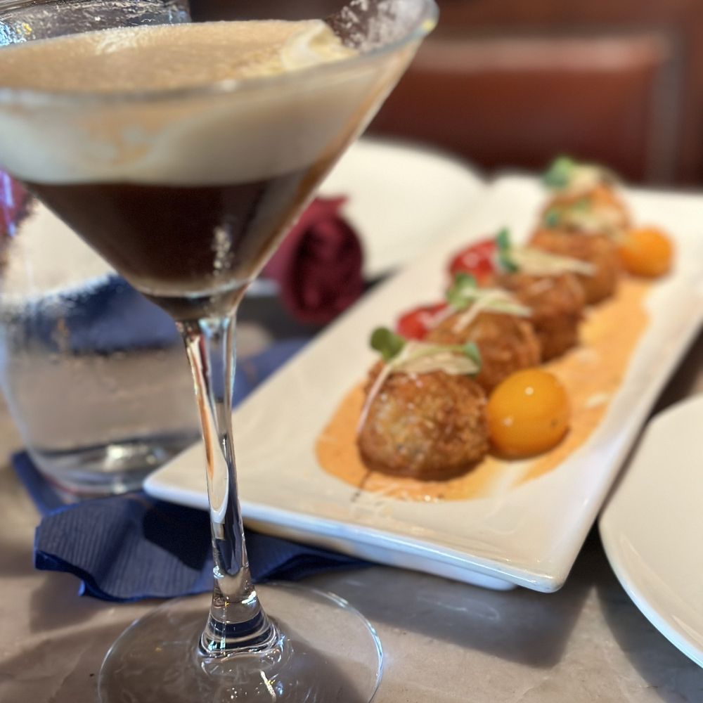 The Front Room - Happy Hour! - Bars Near Me - Santa Rosa, California The Front Room - Happy Hour! - Bars Near Me - Santa Rosa, California