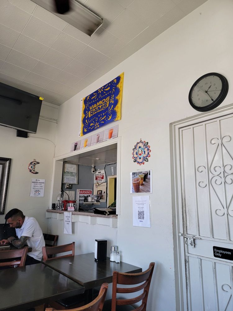 Acajutla Restaurant Y Pupuseria