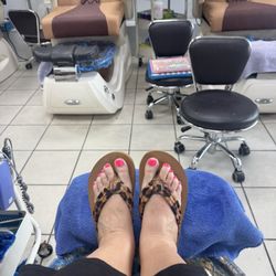 N'Joy Nails - Gel pedicure