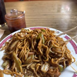Yummy chicken chow mien!!! Yummy chicken chow mien!!!