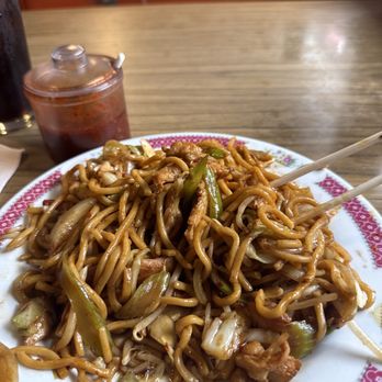 Chin's Cafe - Yummy chicken chow mien!!! - Chinese Near Me - Eureka, California Chin's Cafe - Yummy chicken chow mien!!! - Chinese Near Me - Eureka, California