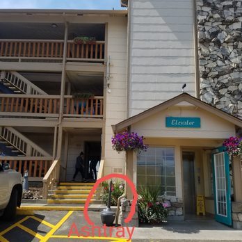 Hi Tide Oceanfront Inn - Cigarette smokers at entrance way to elevator and stairway almost every time we went in or out of room. - Hotels Near Me - Seaside, Oregon Hi Tide Oceanfront Inn - Cigarette smokers at entrance way to elevator and stairway almost every time we went in or out of room. - Hotels Near Me - Seaside, Oregon