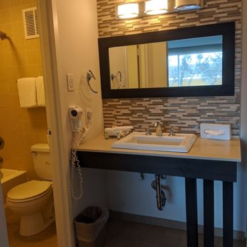 Park Pointe Hotel - sink and bathroom entrance - Hotels Near Me - South San Francisco, California