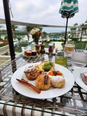 AVEO Table + Bar by null