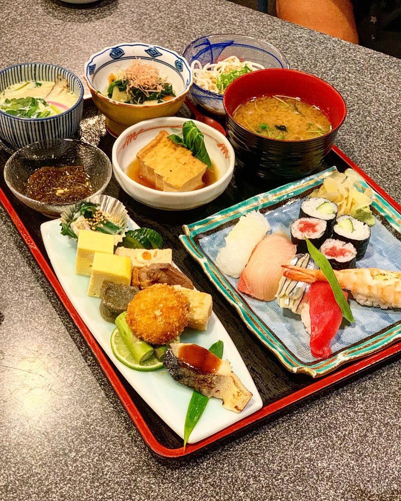 Yohei Sushi Restaurant, Honolulu Roadtrippers