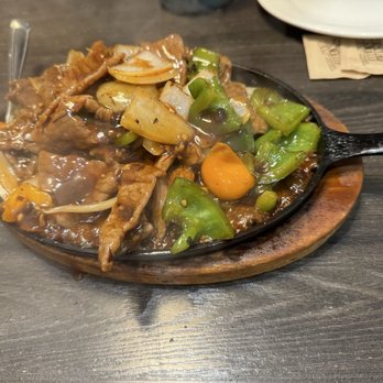Yi Xin Cafe - H02. Sizzling Beef with Blackbean Sauce - Hong Kong Style Cafe Near Me - Honolulu, Hawaii Yi Xin Cafe - H02. Sizzling Beef with Blackbean Sauce - Hong Kong Style Cafe Near Me - Honolulu, Hawaii