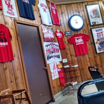 Mandola's Deli - Sports decor - Delis Near Me - Houston, Texas