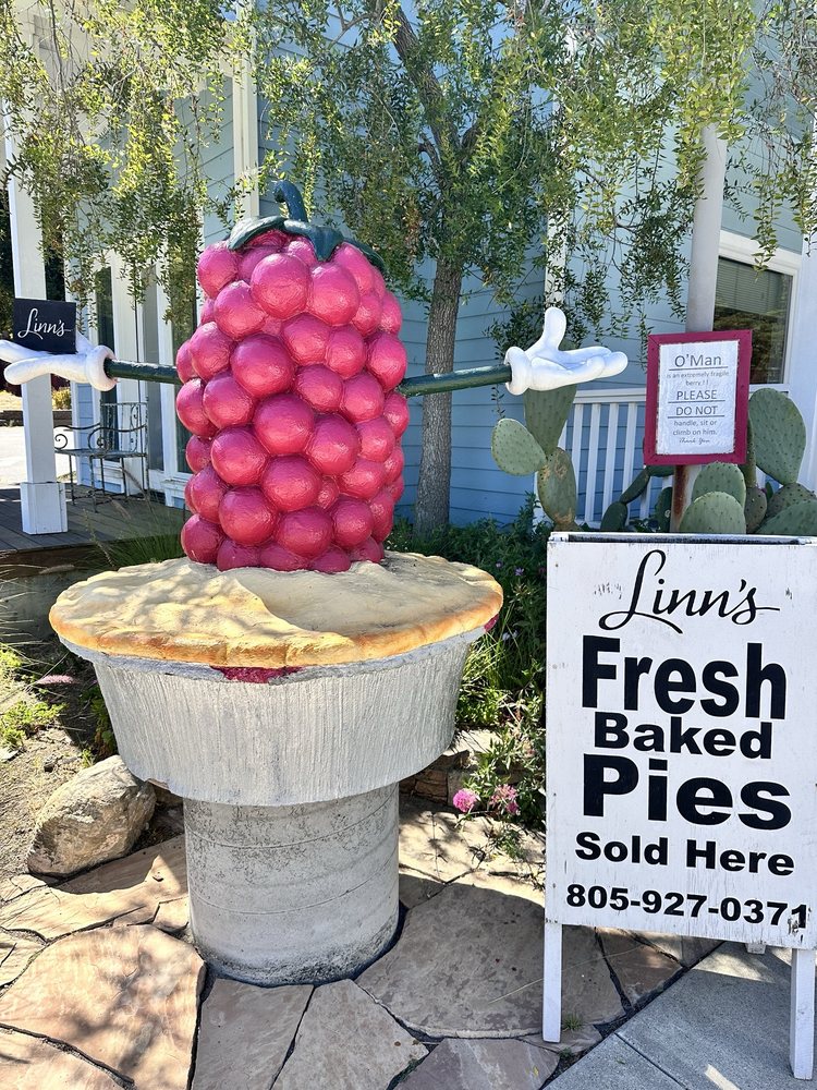 Linn's Fruit Bin Logo